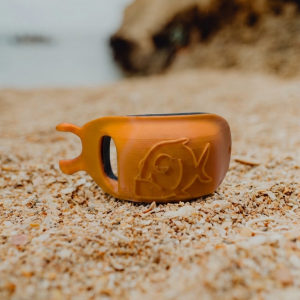 protège bouche orange avec le logo de Combourg Suba