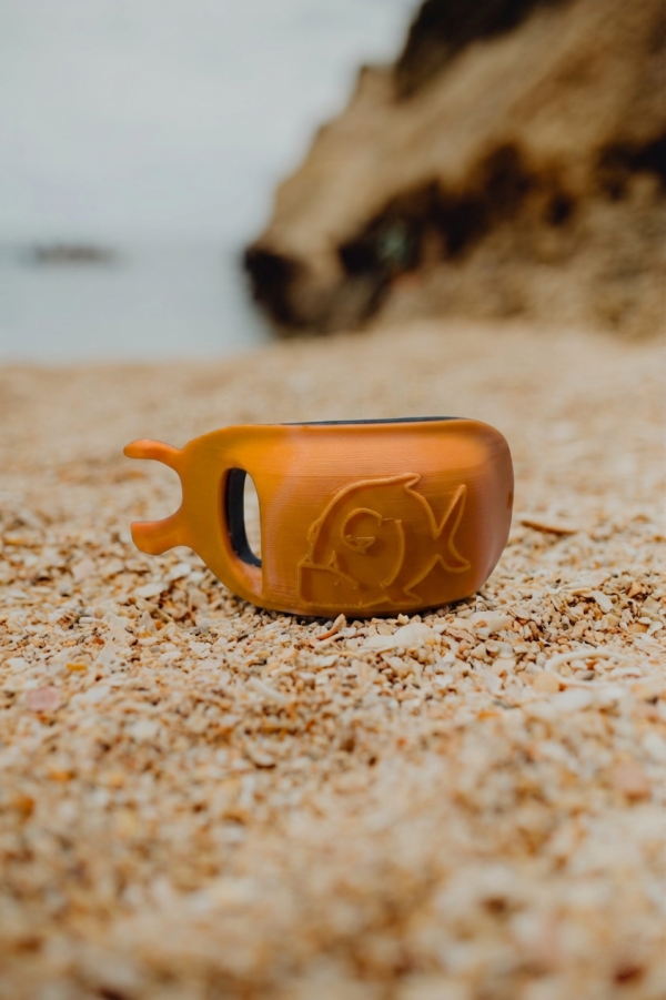 protège bouche orange avec le logo de Combourg Suba