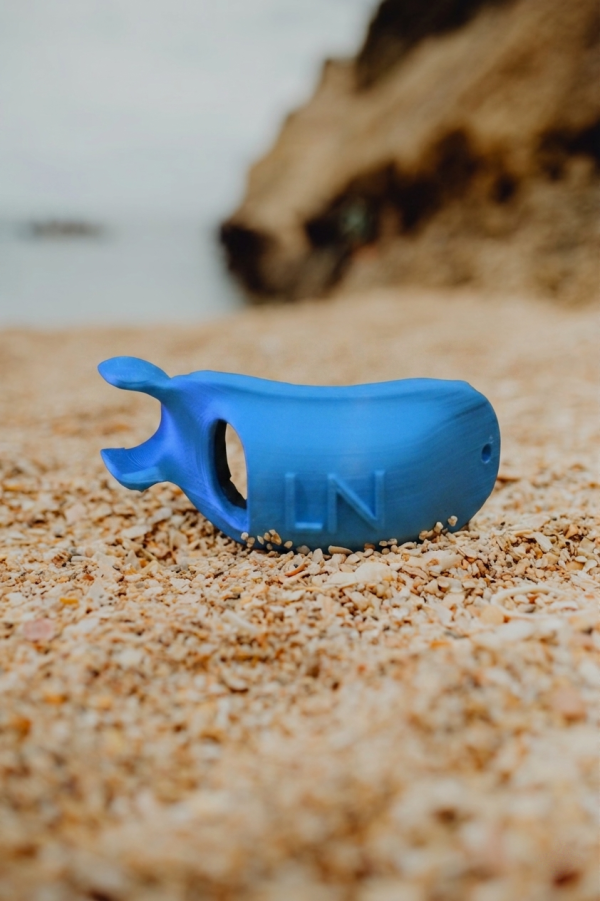 protège bouche bleu avec le prénom LN gravé